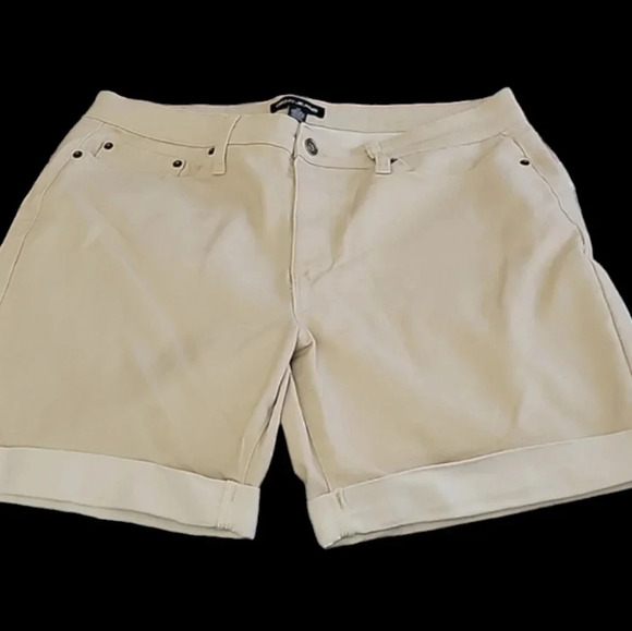 NWOT DKNY Jean's Bermuda Shorts - Picture 1 of 5